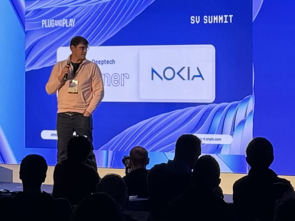Donald Butts speaking at Plug and Play Silicon Valley Summit